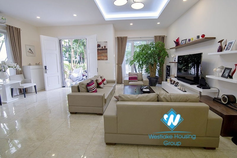 Beautiful 4 bedrooms villa for rent in Vinhome Riverside near BIS international school